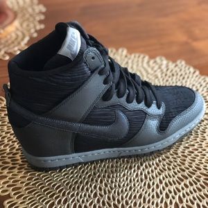 2015 Nike Dunk Sky Hi Wedge Black/Gray sz 8.5